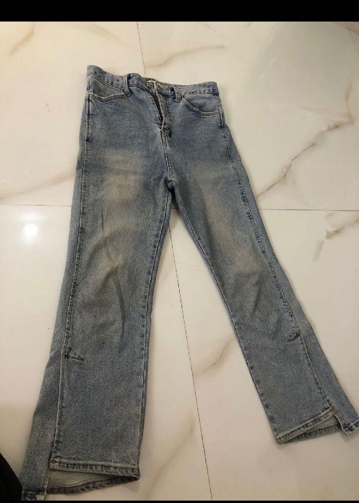 Distressed Wash Split Hem Jeans