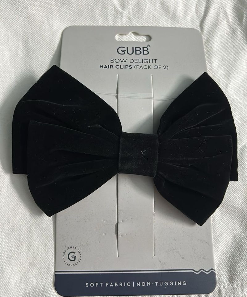 GUBB’s Black bow hairclip