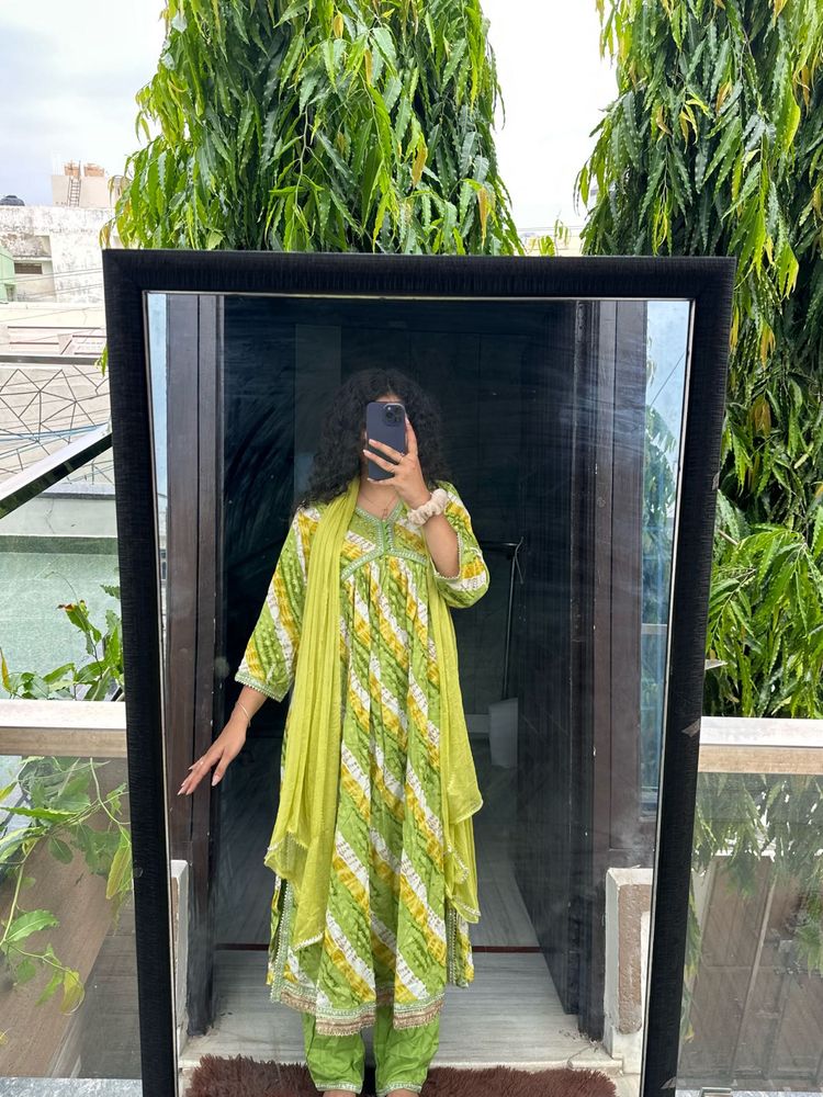 Green &amp; Yellow Printed Pant Set