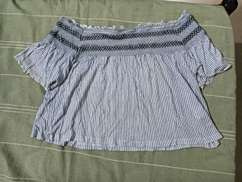 *ON SALE* Off The Shoulder Crop Top