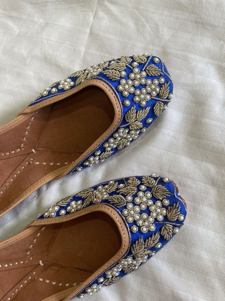 Blue Embellished Juttis