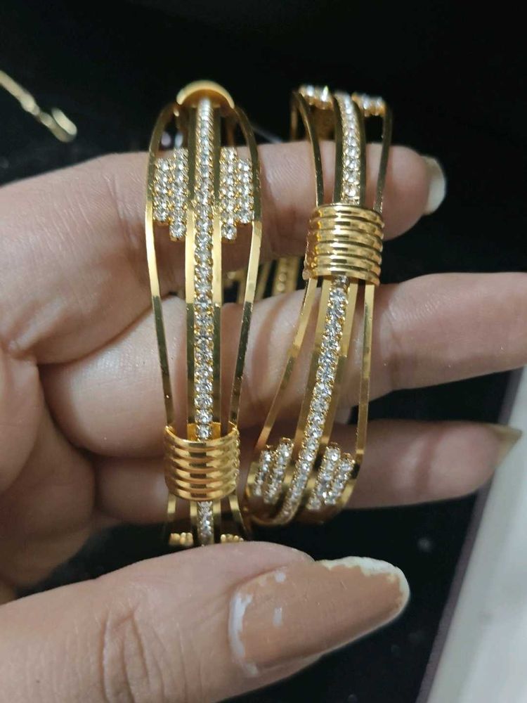 ✨ Gold-Plated Sparkling Bangles – Brand NewElegant