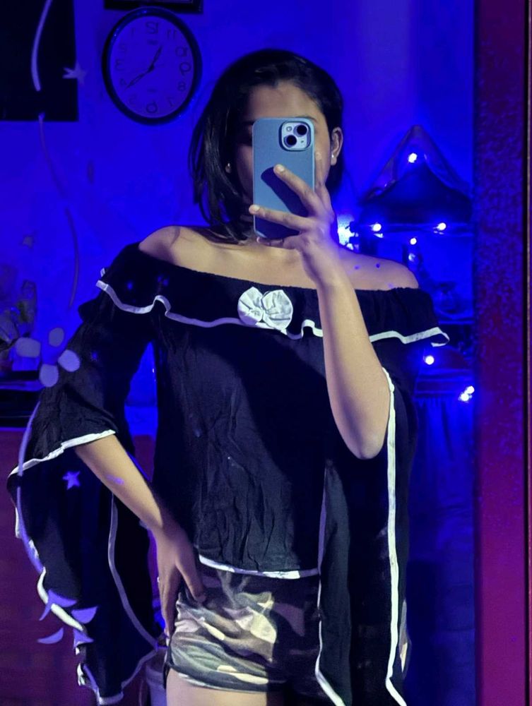 Off-the-shoulder top