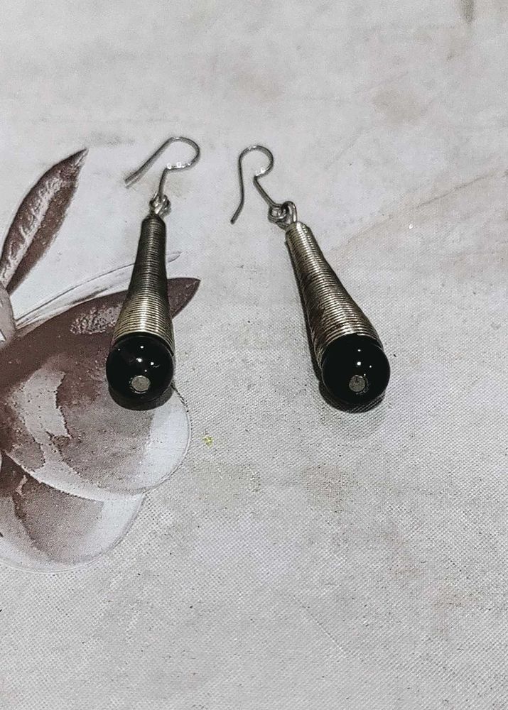 Hanging earrings, black