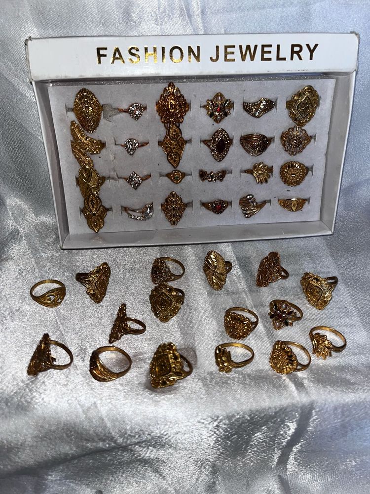 Gold Fashion Rings Set
