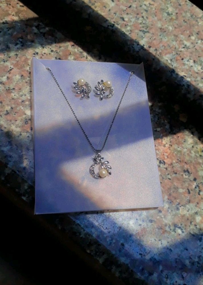 Pendent Set