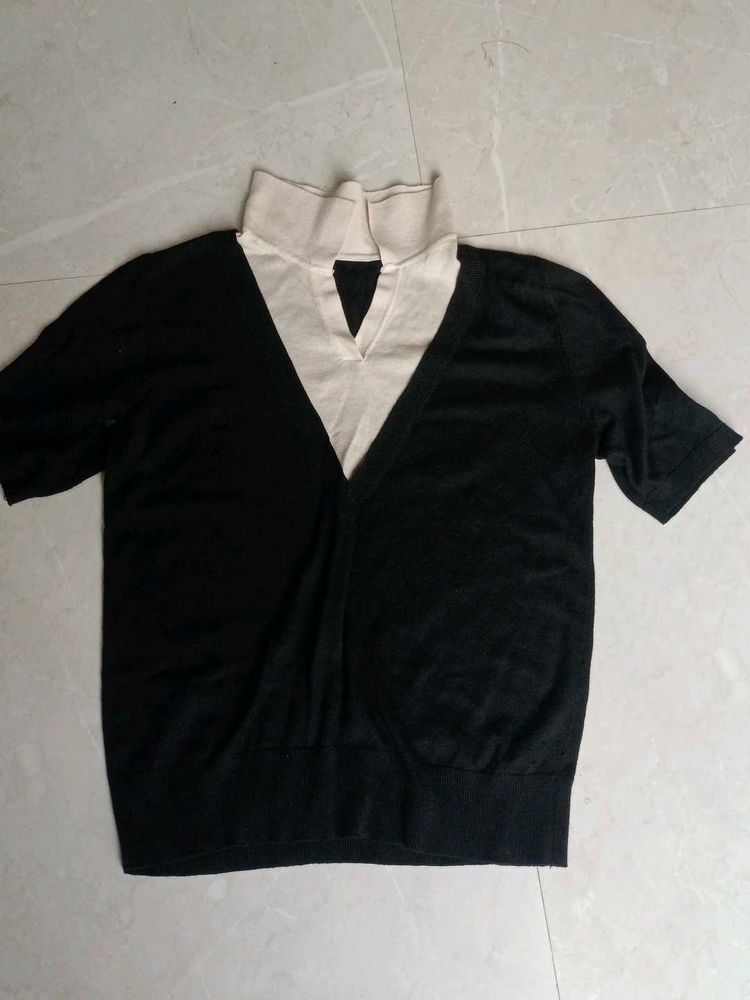 Chic Black &amp; Cream Top