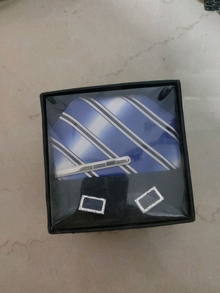 Tai And Cufflinks Set