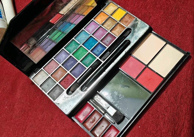 Kiss Beauty Eyeshadow Palette