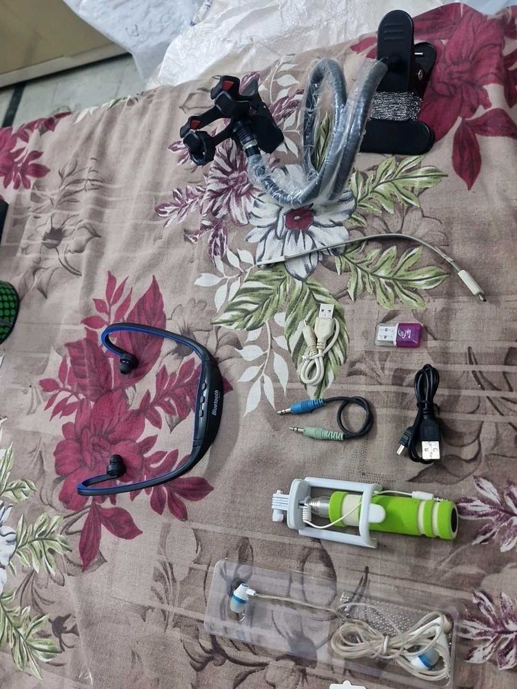 Mixed Electronic Accessories Lot