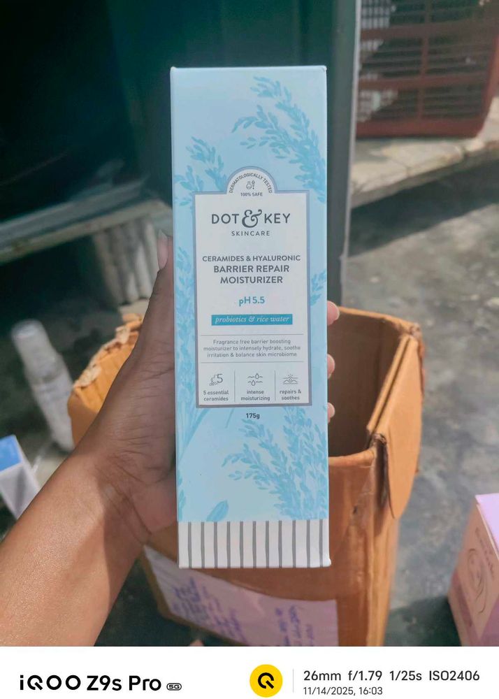 Dot &amp; Key Moisturizer