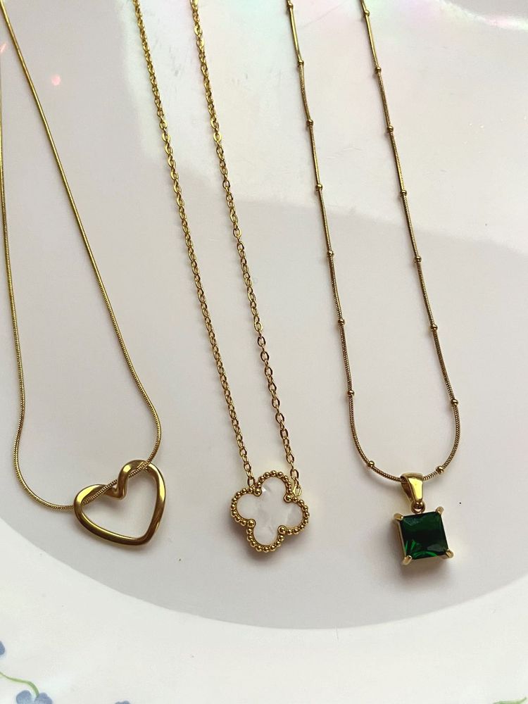 Gold Tone Necklace Set