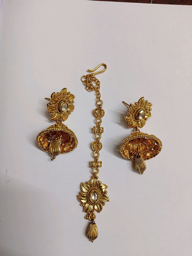 Mantika And Earrings Set