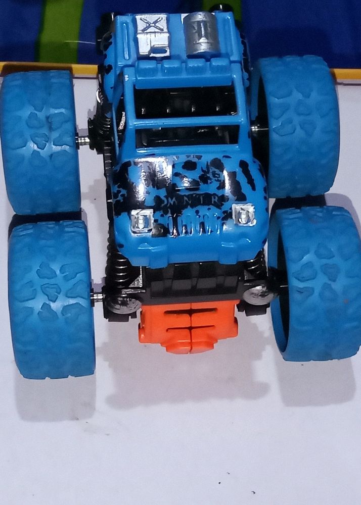 Blue Free-Wheels Monster Truck for BoysName: Blue Free-Wheels Monster Truck for BoysMaterial: PlasticNet Quantity (N): 1The package contains 1 Car.