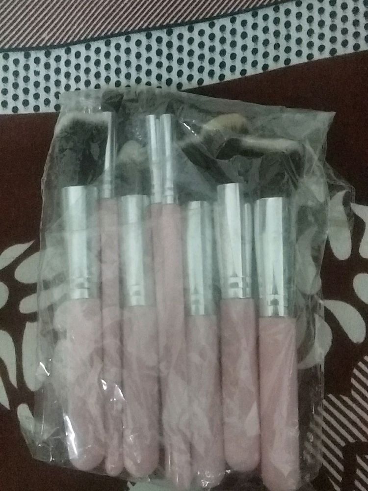 30 Rs Off... Makeup Brushes