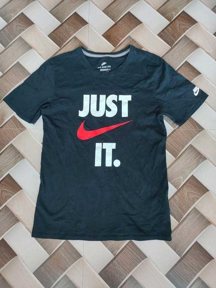 Nike Standard Fit Tee
