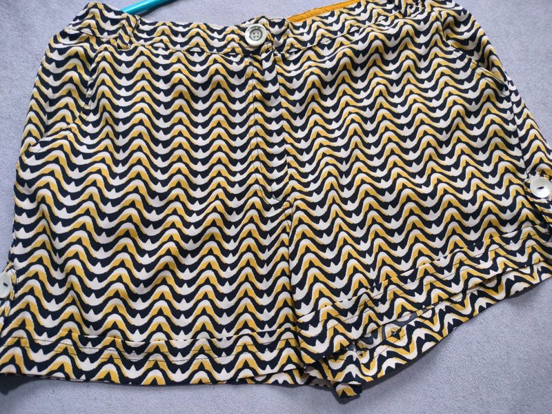 Wavy Patterned Shorts