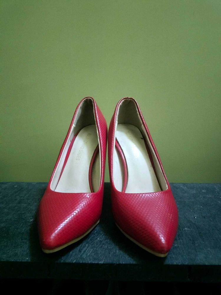 Red Pointed Heels