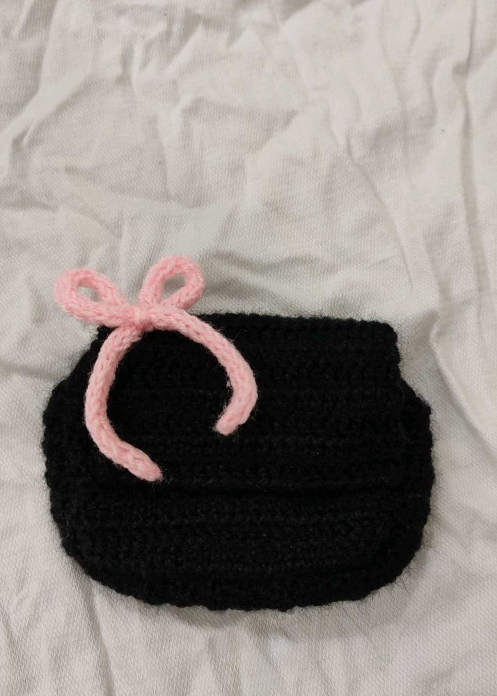 Knitted Pouch w/ Bow