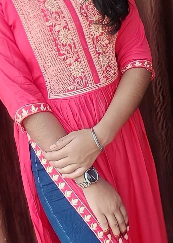 Nyra Kurti