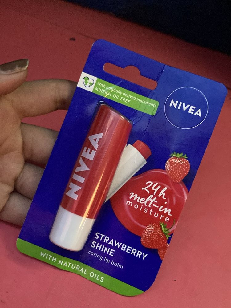 NIVEA Strawberry Shine Lip Balm