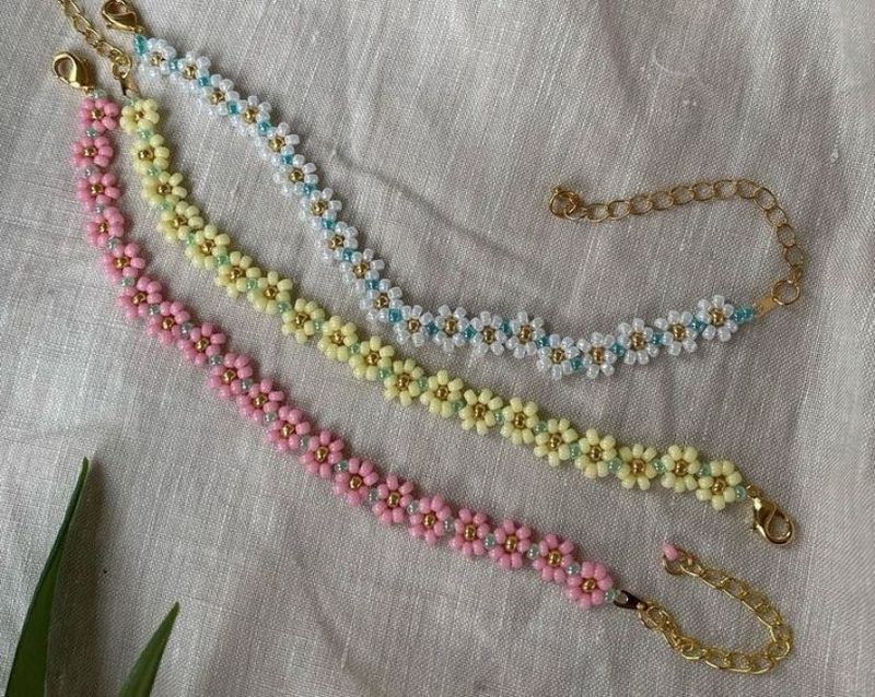 Daisy Beaded Bracelet Set