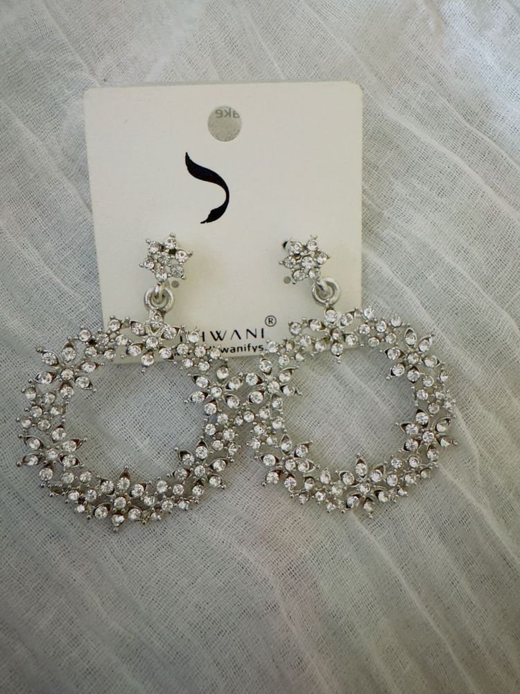 Its A New Earring Will Look Good With Black Saree✨
