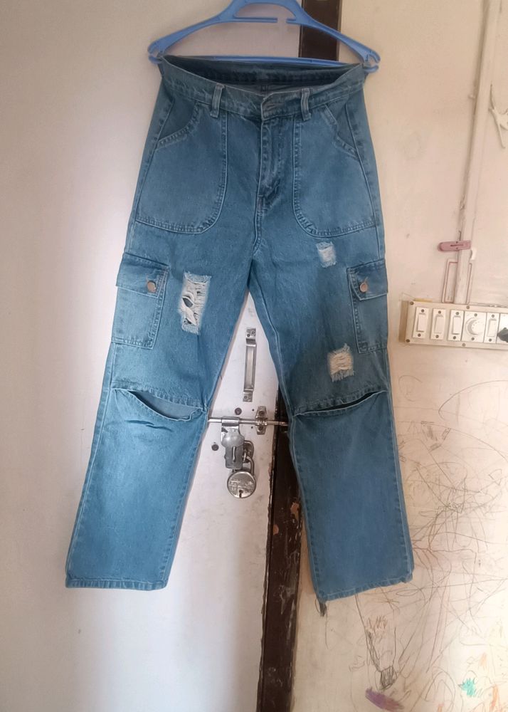Straight fit ripped cargo