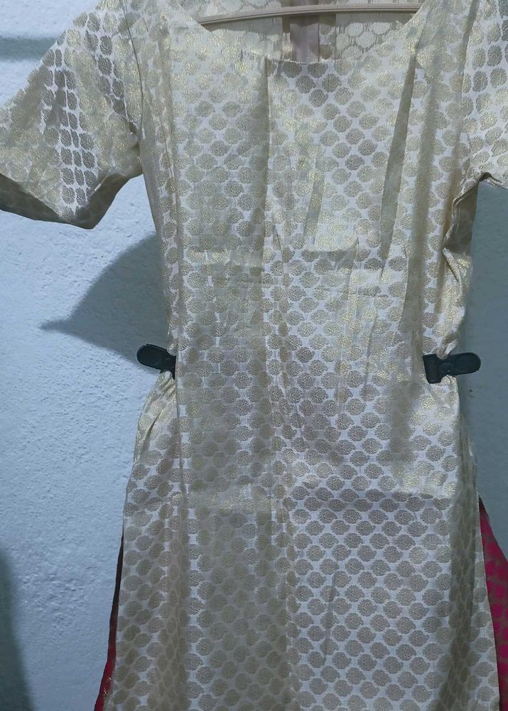 kurti and skirt Inspired By Kareena Kapoor
