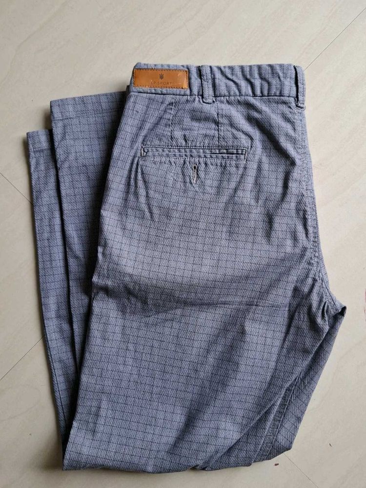 Checked Grey Casual Pants
