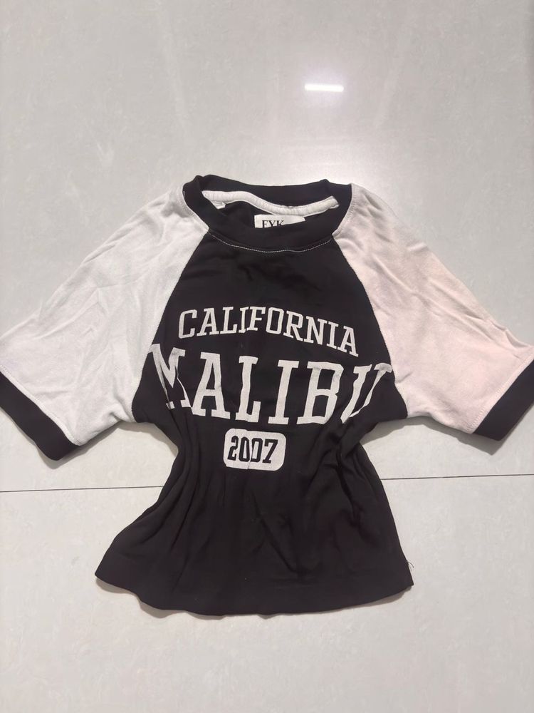 . ݁🎱˖ ࿊. ݁  black and white long crop top