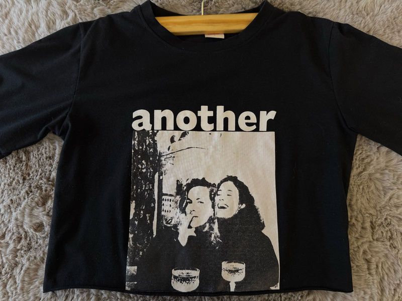 URBANIC Y2K Black Graphic Tee