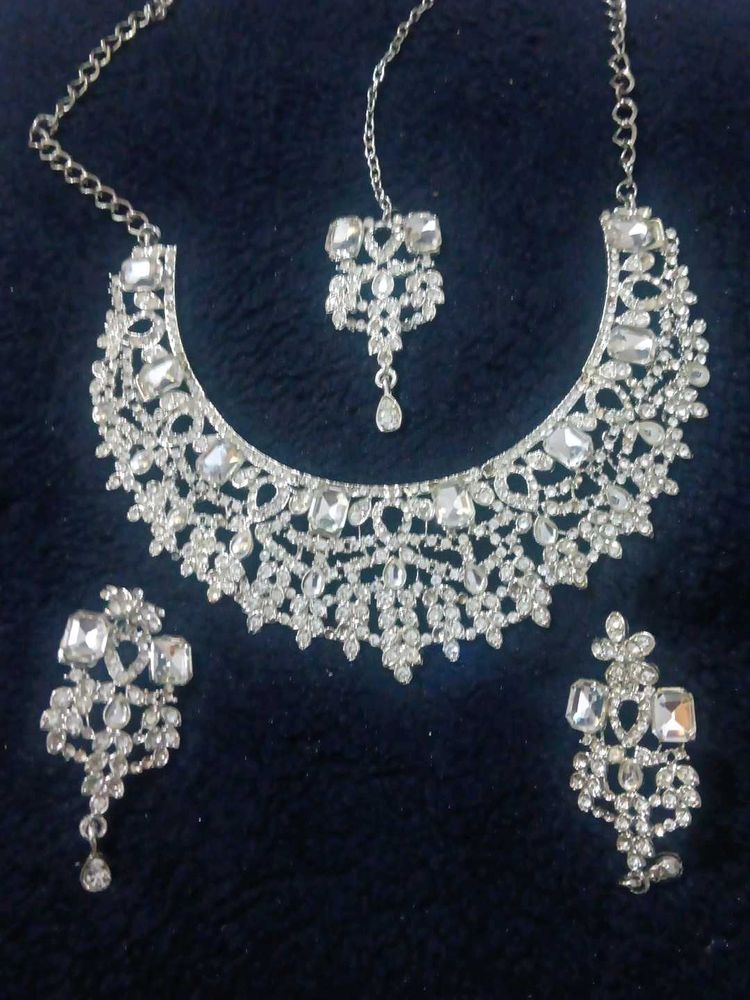 Sparkling Silver Jewelry Set