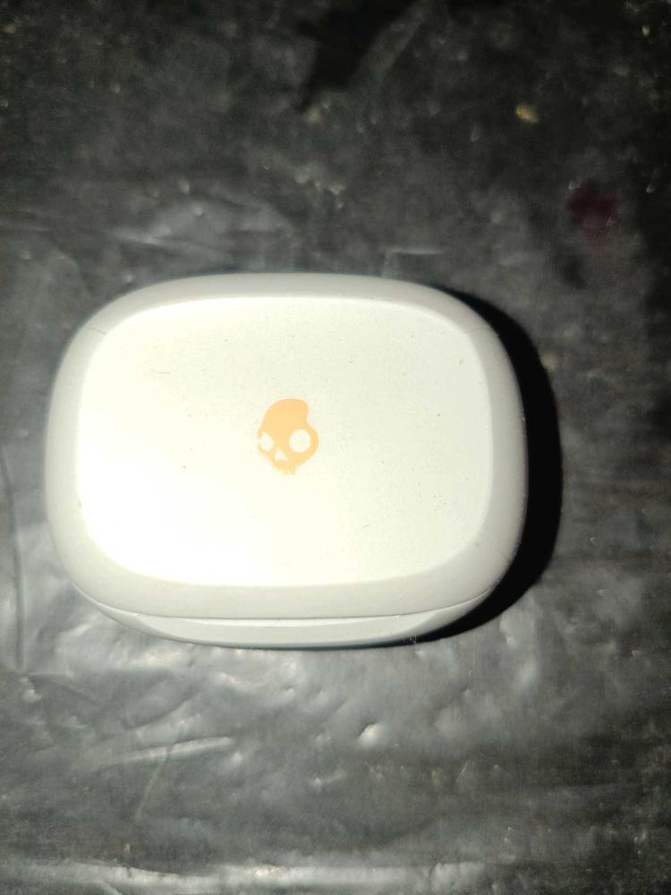 Skullcandy smokin buds and oneplus wireless blueto