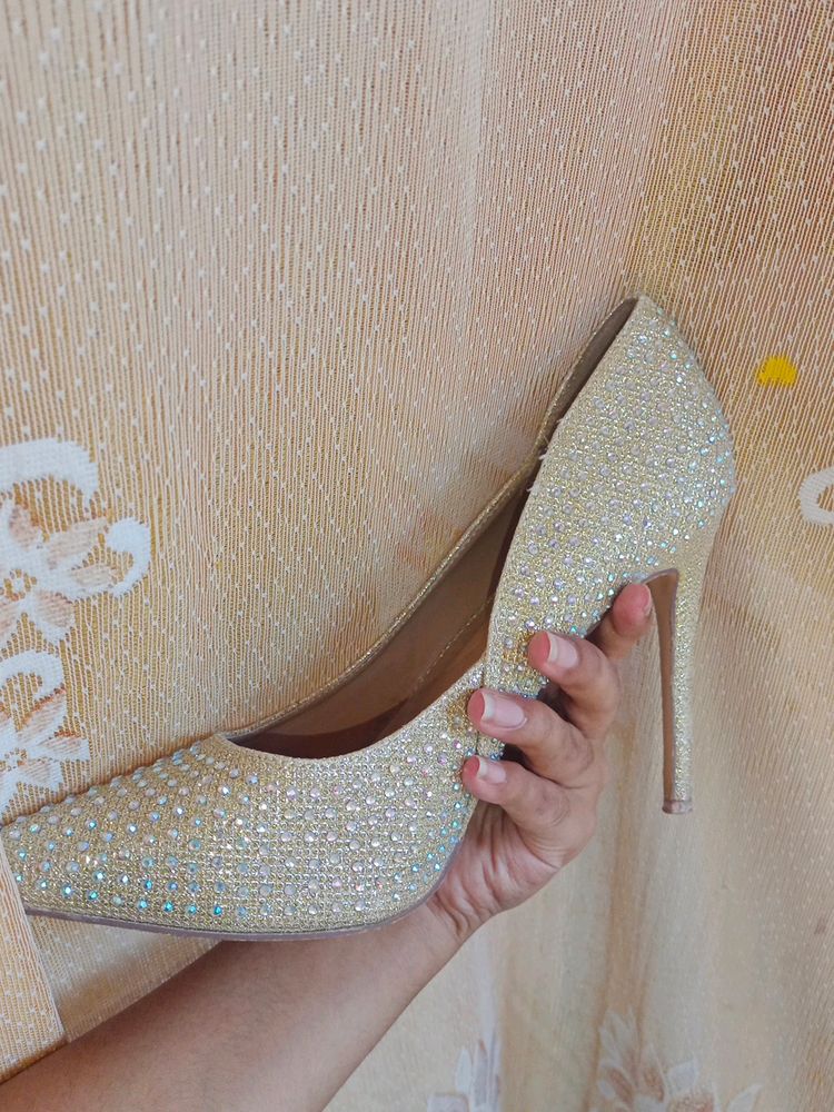 rhinestone pointed-toe pump heels