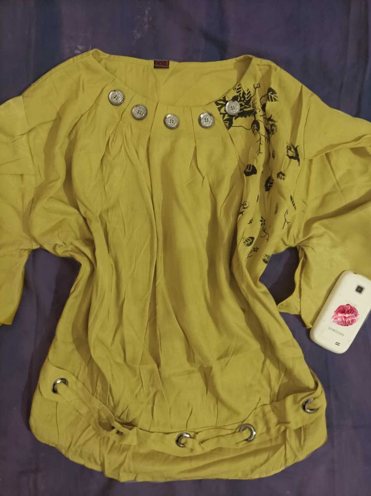 early 2000s yellow top, vintage, fun and y2k