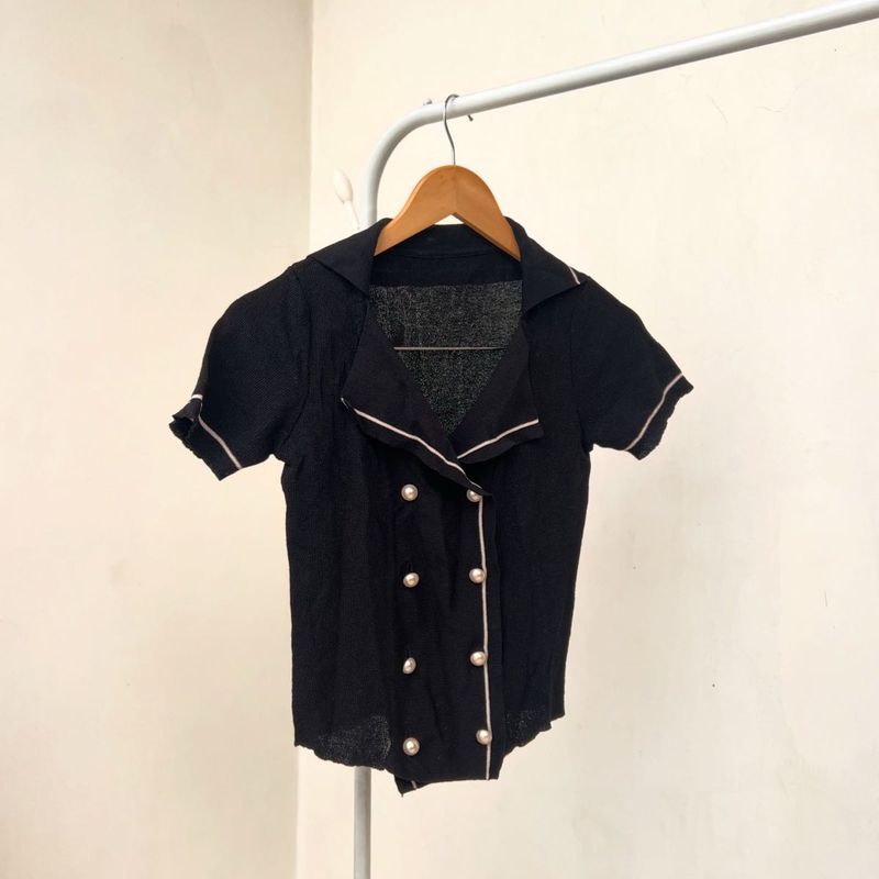 Black Pearl Button Crop Top