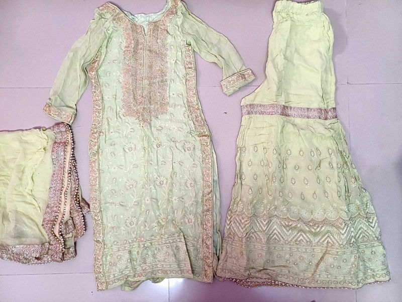 Elegant Embroidered Pakistani Suit 4500coin/600cas