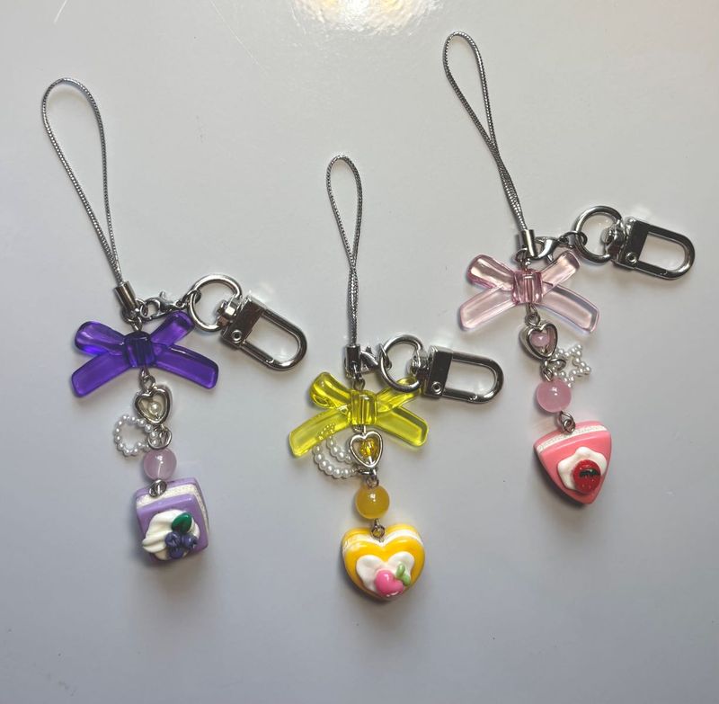 Cake Phonecharm + Keychain