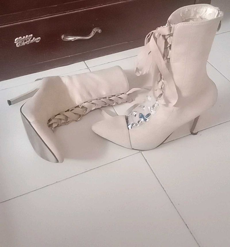 Stylish Beige Suede Boots