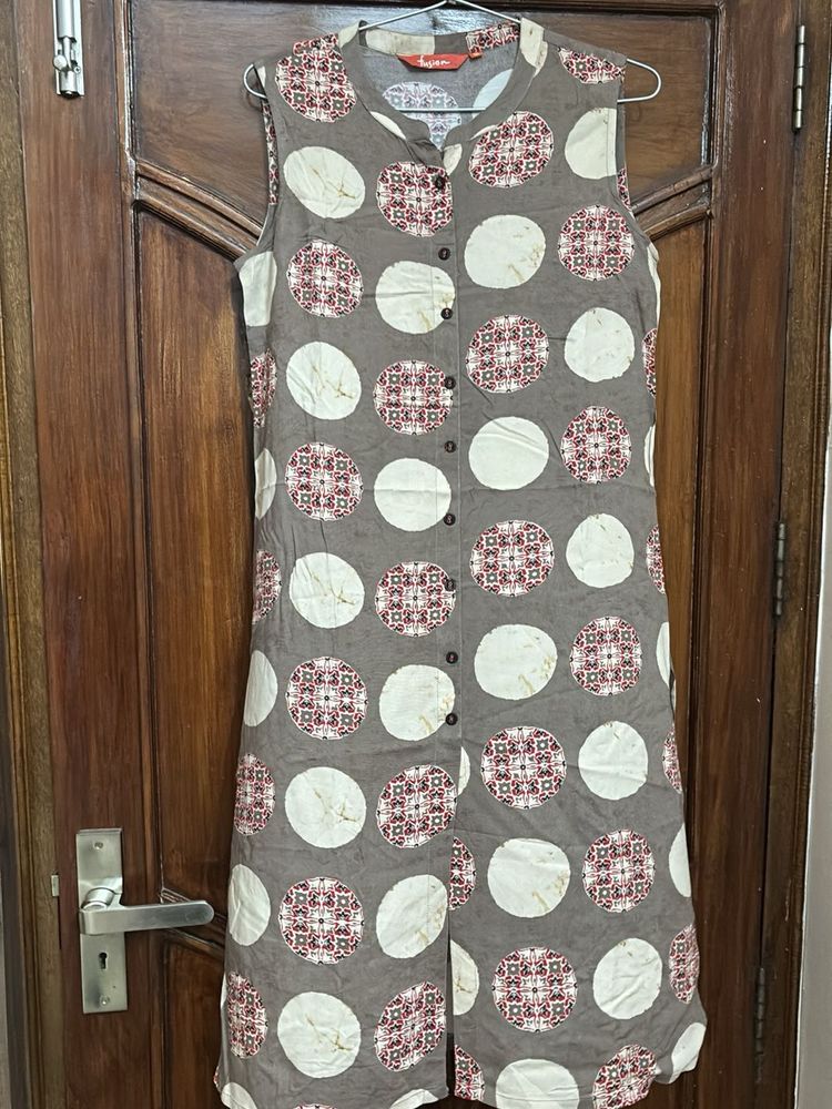 Polka Dot Sleeveless Kurta