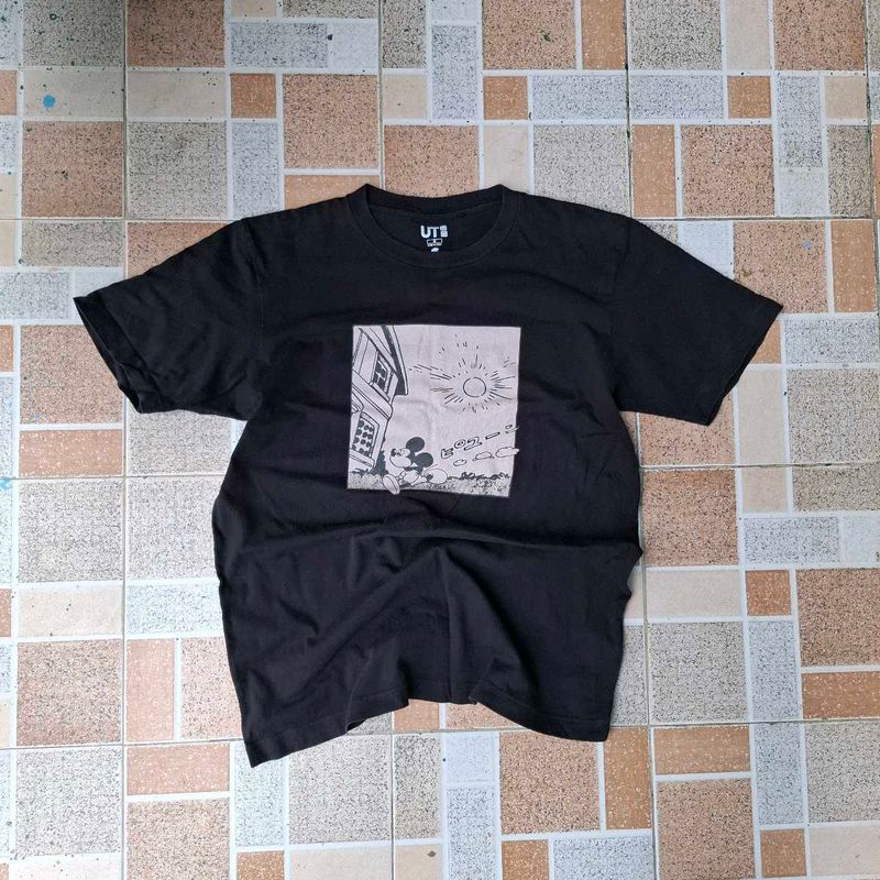 T SHIRT