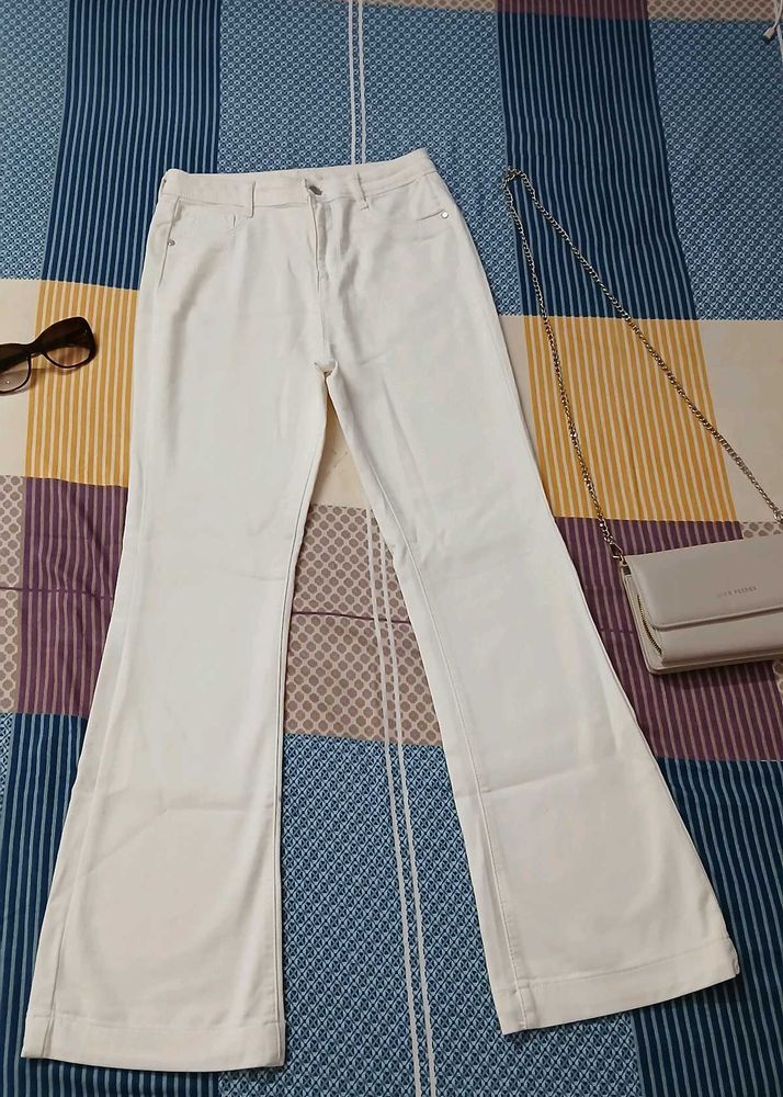 White Flared Jeans ♡