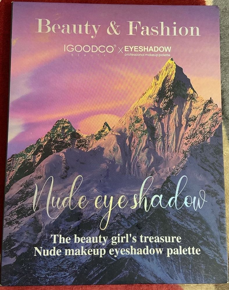 Nude and glitter Eyeshadow Palette