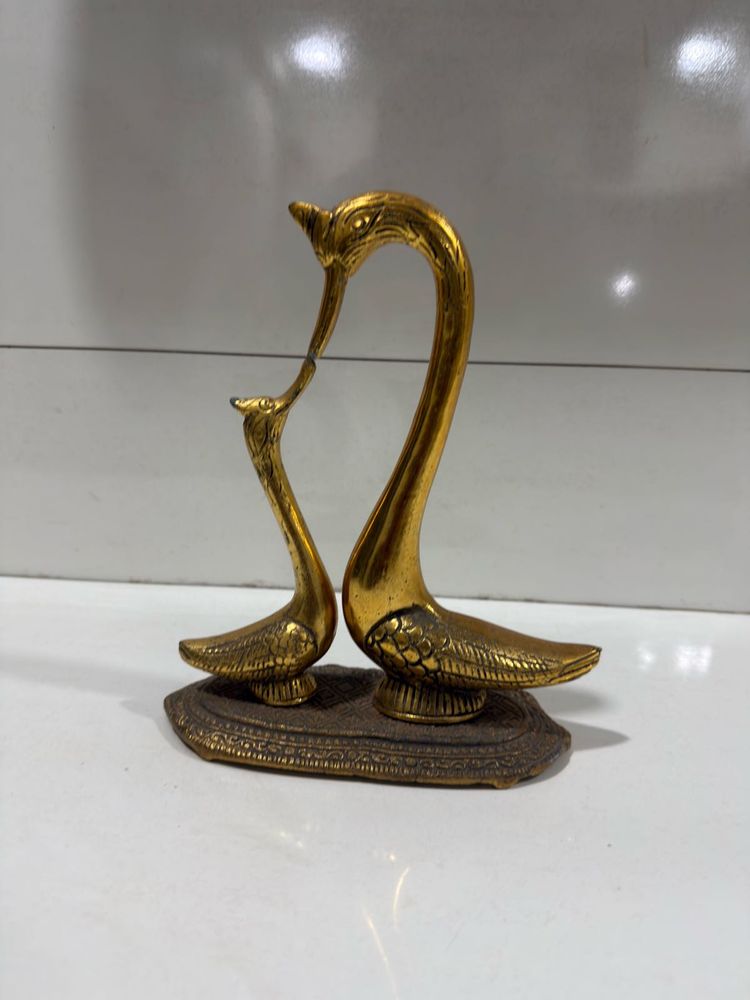Elegant Swan Showpiece