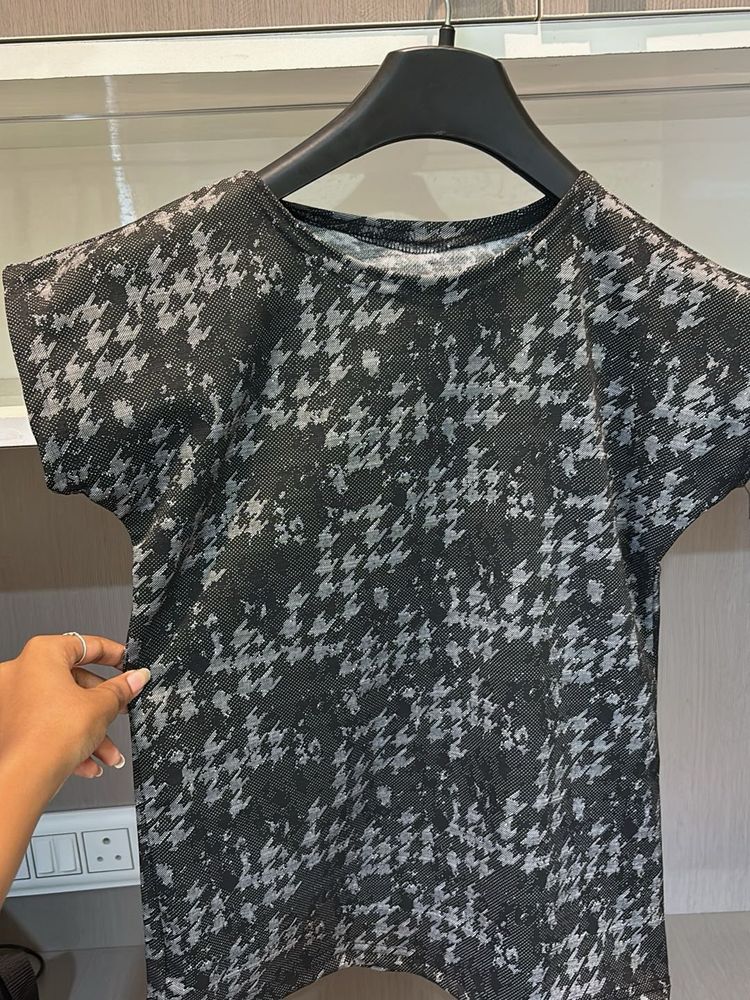 Houndstooth Print T-Shirt