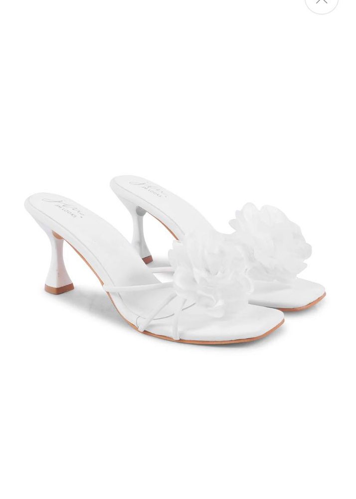 JM LOOKS White Heels