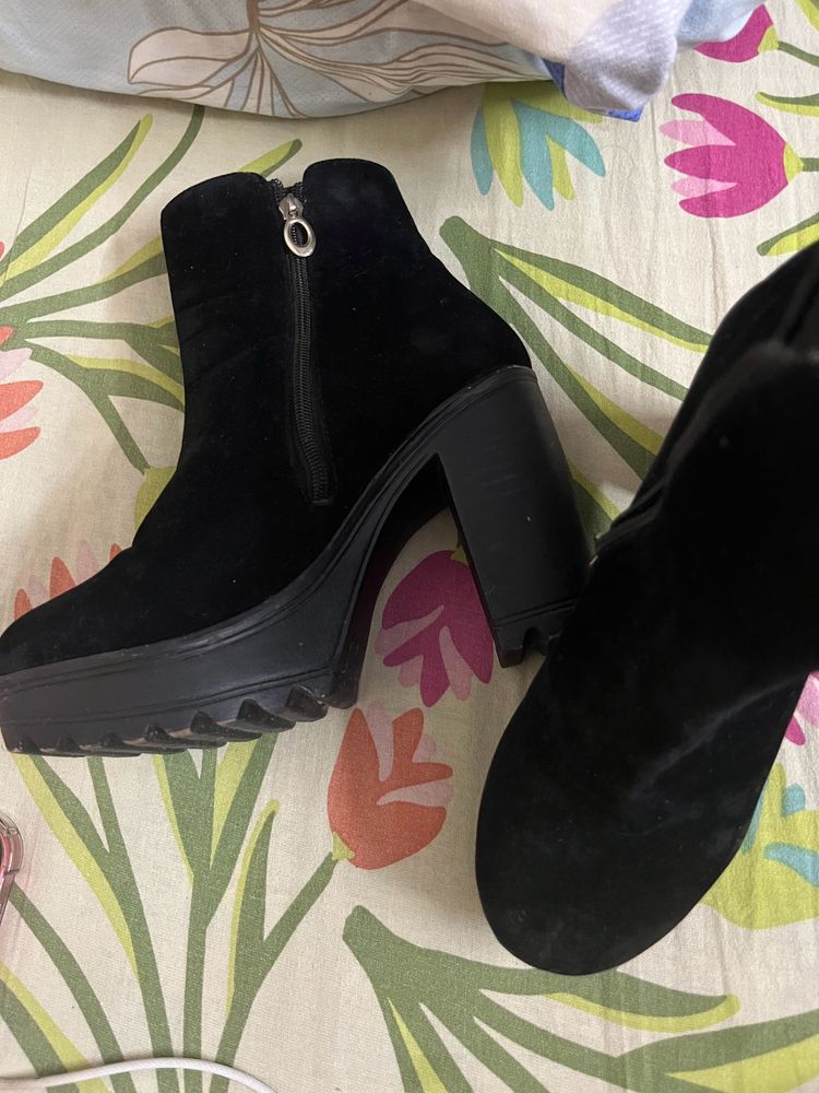 Women’s Trendy Black Boots