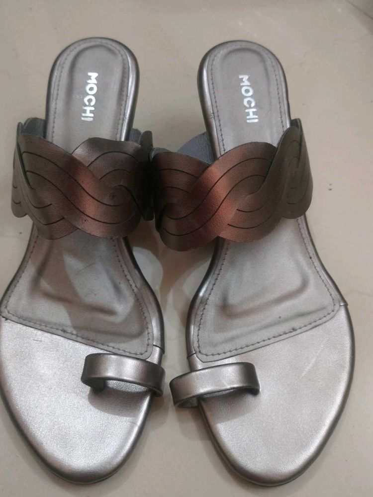 Original Mochi Women&#39;s Footwear