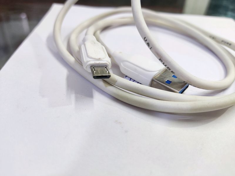 U&amp;i V8 2.4A Data Cable